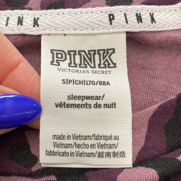 2 for $20 Victoria’s Secret Pink tee - Picture 3 of 5